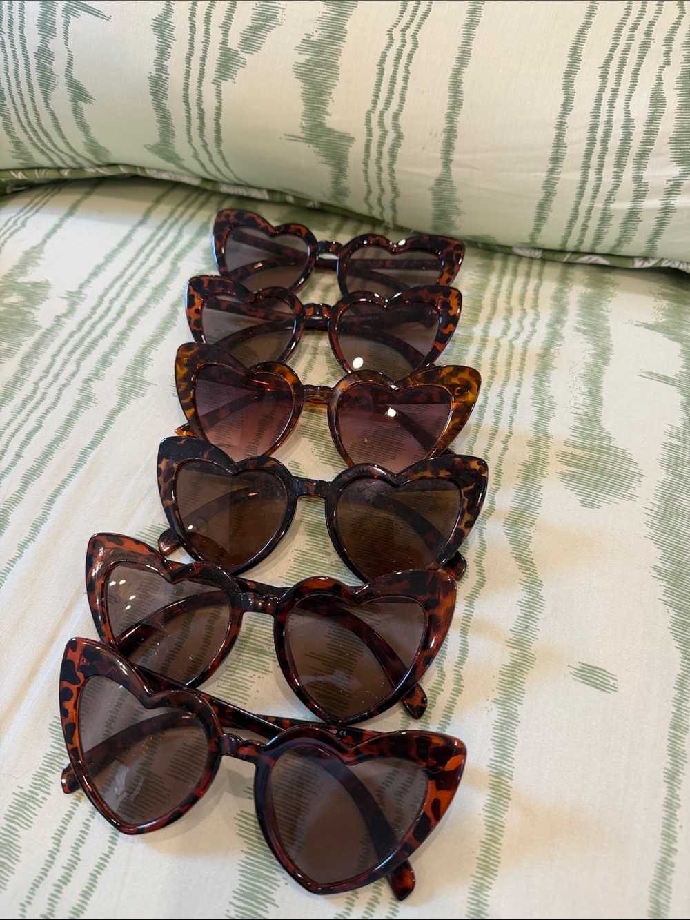 Set of 6 Heart-Shaped Tortoiseshell Sunglasses - Brown